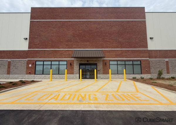 Facility photo: //images.sparefoot.com/medium/24517069f05e3ca6c14.jpg