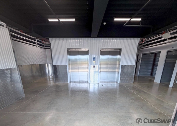 Facility photo: //images.sparefoot.com/medium/24517069f05e3de4160.jpg