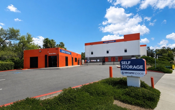 Facility photo: //images.sparefoot.com/medium/24517469ea40ac94a36.jpg