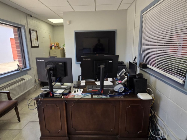 Facility photo: //images.sparefoot.com/medium/24517969fb11338ae58.jpg
