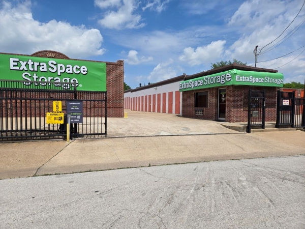 Facility photo: //images.sparefoot.com/medium/24517969fb11374a10d.jpg