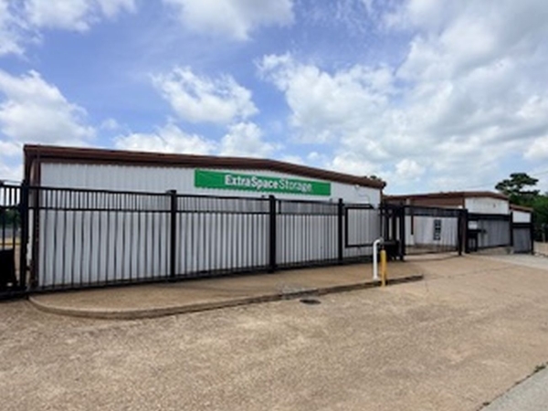 Storage Units at Extra Space Storage - 5067 - Grapevine - N Scribner St - 401 North Scribner Street