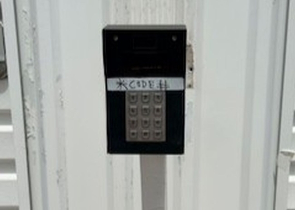 Facility photo: //images.sparefoot.com/medium/24518069f0a2300dce9.jpg