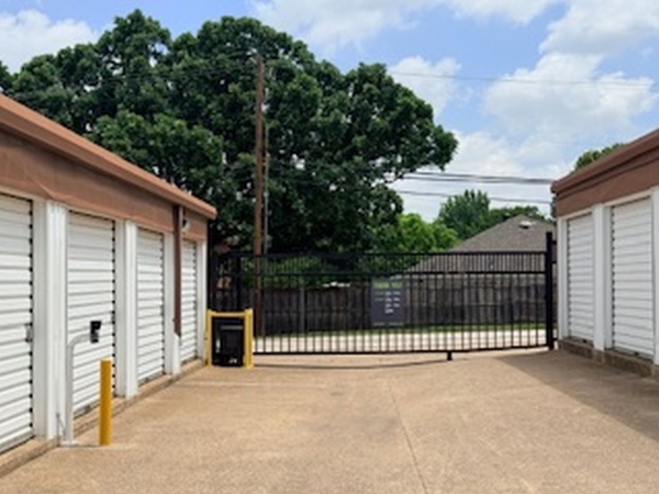 Facility photo: //images.sparefoot.com/medium/24518069f0a2320ff22.jpg