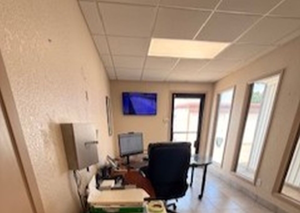 Facility photo: //images.sparefoot.com/medium/24518069f0a23543d3a.jpg