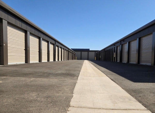 Facility photo: //images.sparefoot.com/medium/24518269eb5c9573b89.jpg