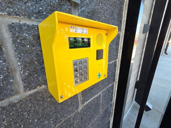 Facility photo: //images.sparefoot.com/medium/24518369eb5cb34421a.jpg