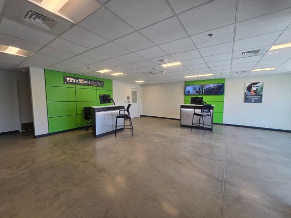 Facility photo: //images.sparefoot.com/medium/24518369eb5cb484f12.jpg