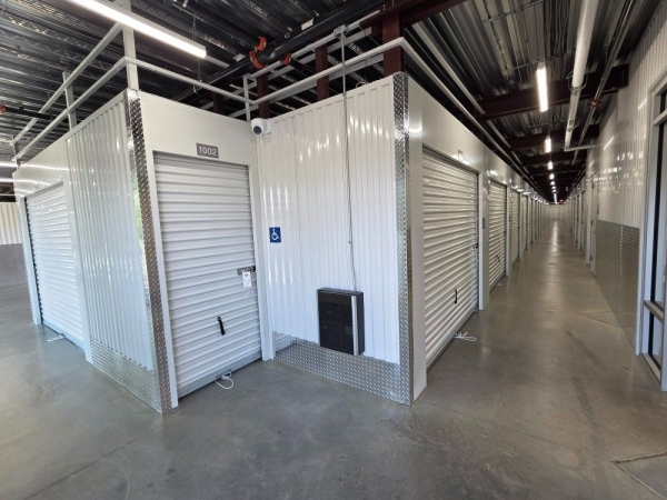 Facility photo: //images.sparefoot.com/medium/24518369eb5cb711706.jpg