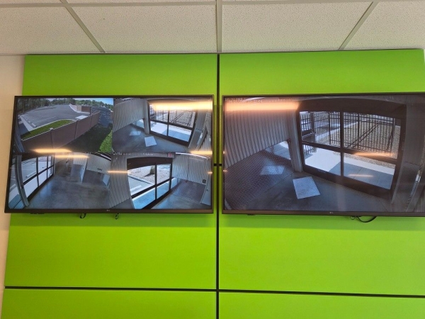 Facility photo: //images.sparefoot.com/medium/24518369eb5cb9941fb.jpg