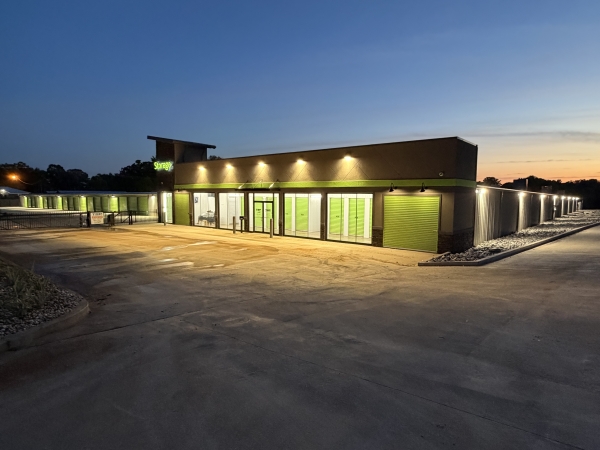 Facility photo: //images.sparefoot.com/medium/24518669f9f264ba19f.jpg