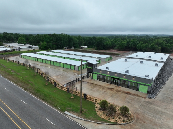 Facility photo: //images.sparefoot.com/medium/24518669fcb6142c471.jpg