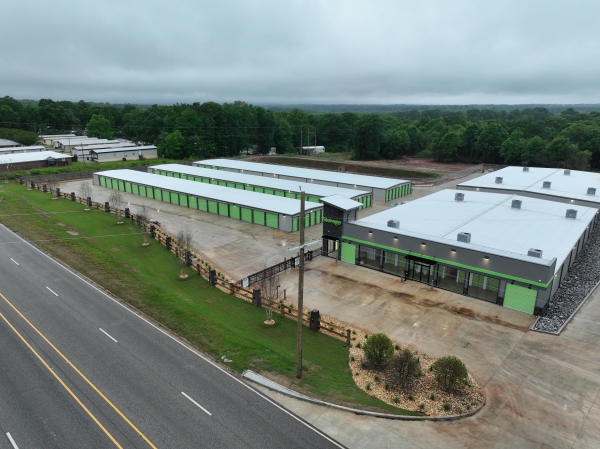 Facility photo: //images.sparefoot.com/medium/24518669fcb62258e6a.jpg