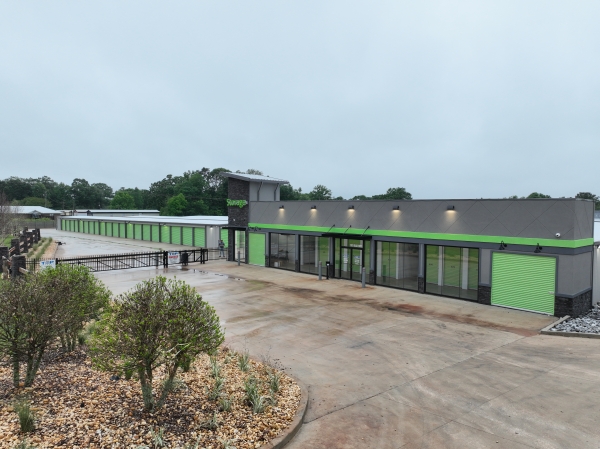 Facility photo: //images.sparefoot.com/medium/24518669fcb667d5874.jpg