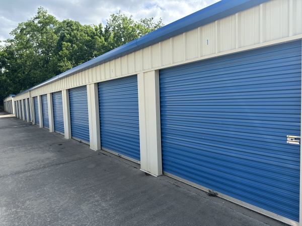 Facility photo: //images.sparefoot.com/medium/2451876a01c115b5052.jpeg