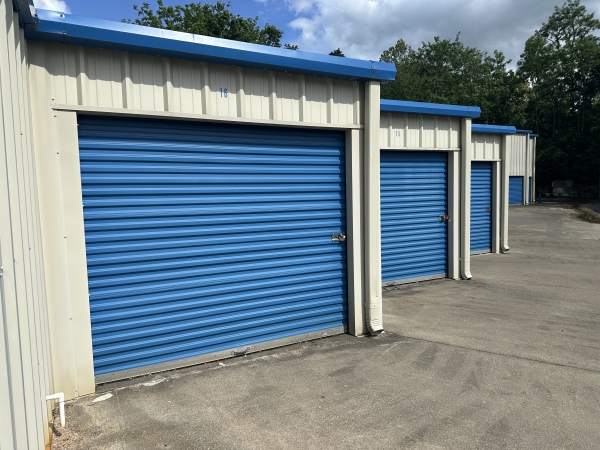 Facility photo: //images.sparefoot.com/medium/2451876a01c22231059.jpeg