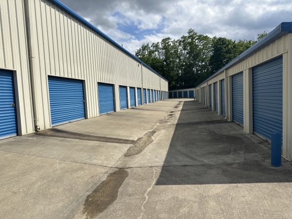 Facility photo: //images.sparefoot.com/medium/2451876a01c27c8cee8.jpeg