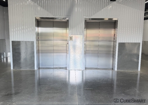 Facility photo: //images.sparefoot.com/medium/2451946a1941299578d.jpg