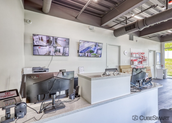 Facility photo: //images.sparefoot.com/medium/2451946a34ecac0f15f.jpg