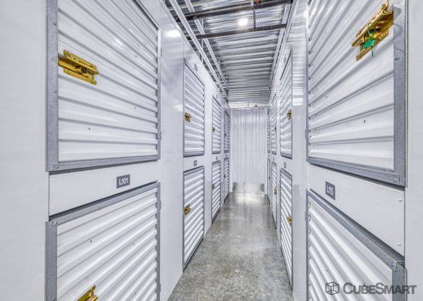 Facility photo: //images.sparefoot.com/medium/2451946a363cf6ab308.jpg