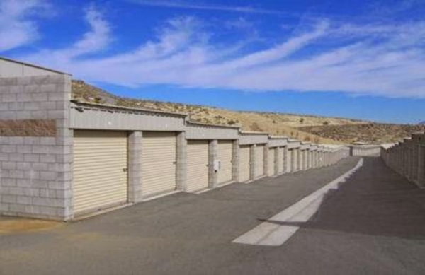 Facility photo: //images.sparefoot.com/medium/24520169f10197d489d.jpg