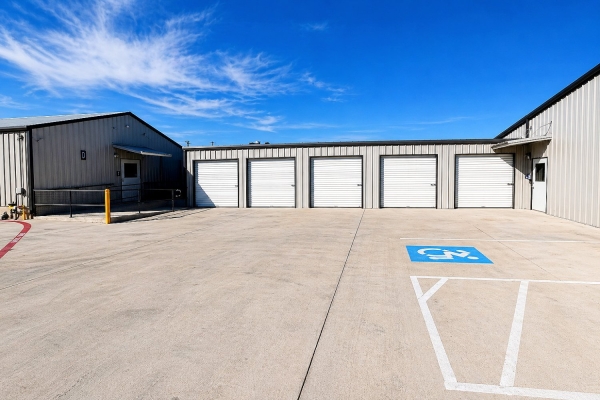 Facility photo: //images.sparefoot.com/medium/24520569f0e909a948e.jpg