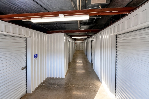 Facility photo: //images.sparefoot.com/medium/24520569f0e90b1fab1.jpg