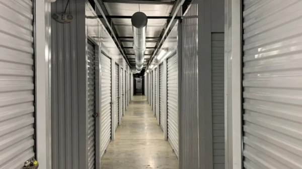 Facility photo: //images.sparefoot.com/medium/24520869efd81ea4f63.jpg