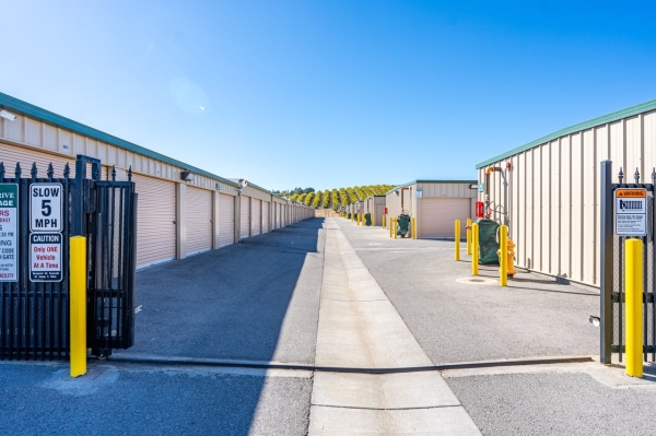 Facility photo: //images.sparefoot.com/medium/24522269f10e7d05557.jpg