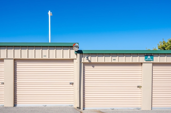 Facility photo: //images.sparefoot.com/medium/24522269f10e9aa510b.jpg