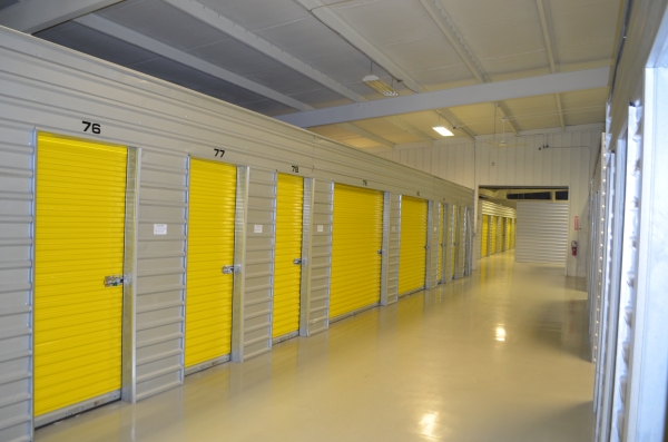 Facility photo: //images.sparefoot.com/medium/24522469f297f1c6fd6.jpg