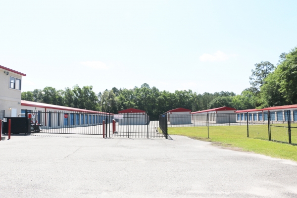 Facility photo: //images.sparefoot.com/medium/24526769f296b1238a5.jpg