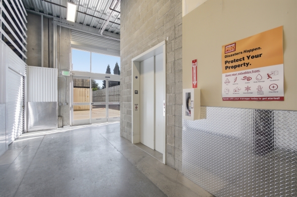 Facility photo: //images.sparefoot.com/medium/24527469fce8559cc45.jpg