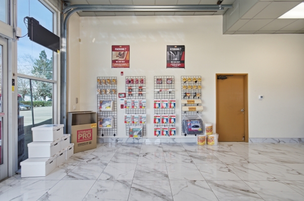 Facility photo: //images.sparefoot.com/medium/24527469fce8f9e3d55.jpg