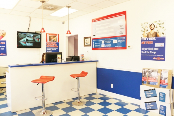 Facility photo: //images.sparefoot.com/medium/24529069f38d2a0ddc7.jpg