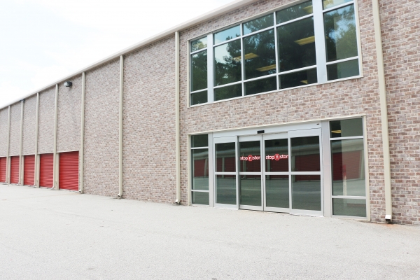 Facility photo: //images.sparefoot.com/medium/24529269f3966289cbb.jpg