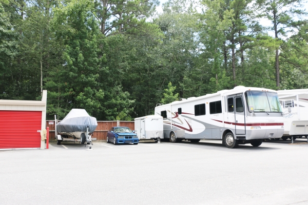 Facility photo: //images.sparefoot.com/medium/24529269f39664915d1.jpg