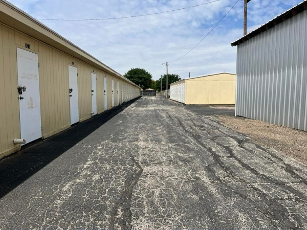 Facility photo: //images.sparefoot.com/medium/24529369f3b1bc290a2.jpg