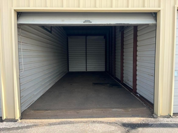 Facility photo: //images.sparefoot.com/medium/24529369f3b1c71484c.jpg