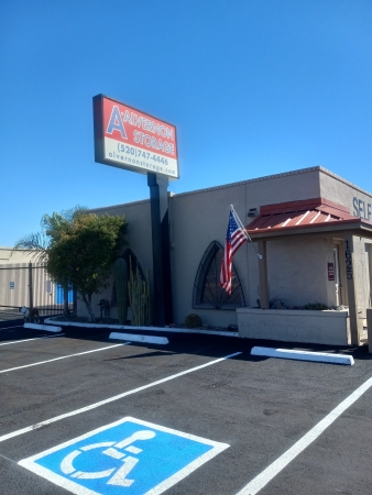 Facility photo: //images.sparefoot.com/medium/2453056a0f42ced5acc.jpg