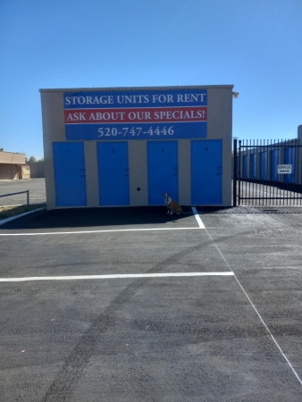Facility photo: //images.sparefoot.com/medium/2453056a0f4424b2833.jpg