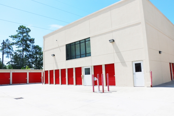 Facility photo: //images.sparefoot.com/medium/24530669f51a3dad0fa.jpg