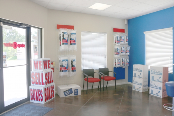 Facility photo: //images.sparefoot.com/medium/24530669f51a3fbe666.jpg