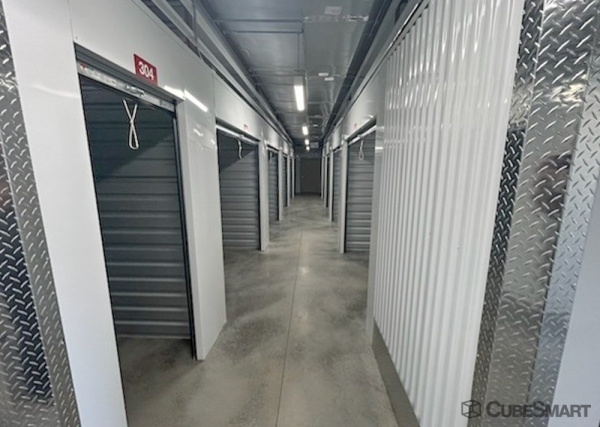 Facility photo: //images.sparefoot.com/medium/2453096a194c97415ff.jpg
