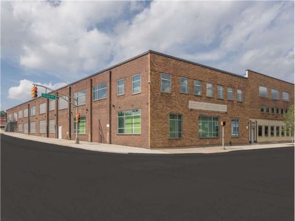 Facility photo: //images.sparefoot.com/medium/2453136a0b78f7cab51.jpg