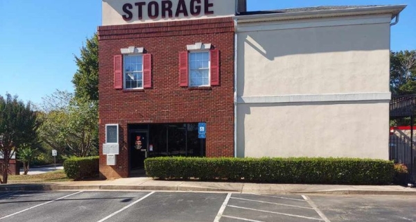 Facility photo: //images.sparefoot.com/medium/24539669fbbc2bbbdc6.jpg