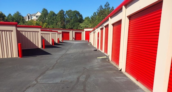 Facility photo: //images.sparefoot.com/medium/24539669fbbc2e497a4.jpg