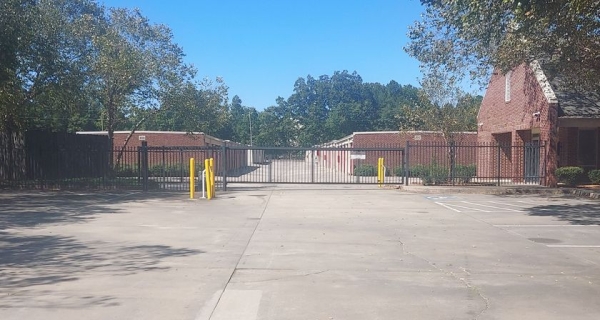 Facility photo: //images.sparefoot.com/medium/24539869fb9d5410503.jpg