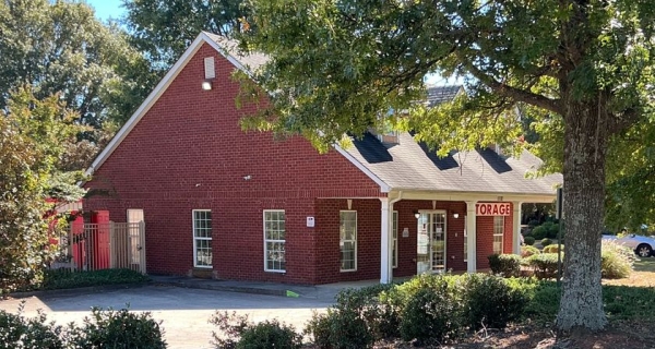 Facility photo: //images.sparefoot.com/medium/24540269fba43356a77.jpg