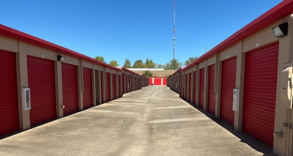 Facility photo: //images.sparefoot.com/medium/24540269fba456c3f13.jpg